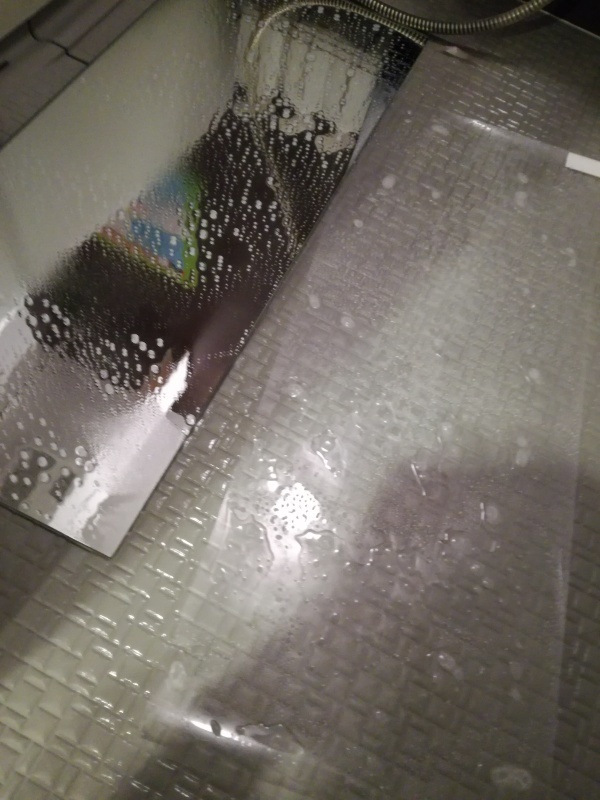 お風呂の鏡をつけかえました！曇りどめフィルムも。_f0370138_08123220.jpg