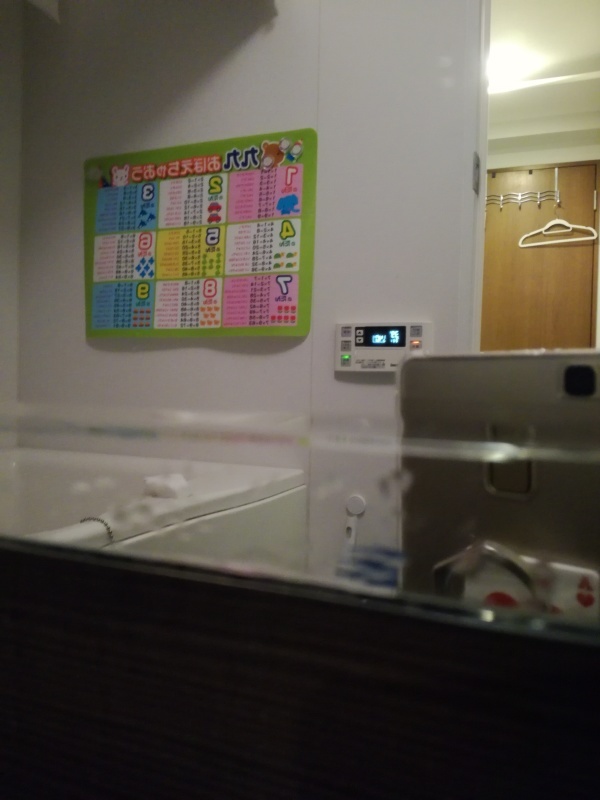 お風呂の鏡をつけかえました！曇りどめフィルムも。_f0370138_08170095.jpg