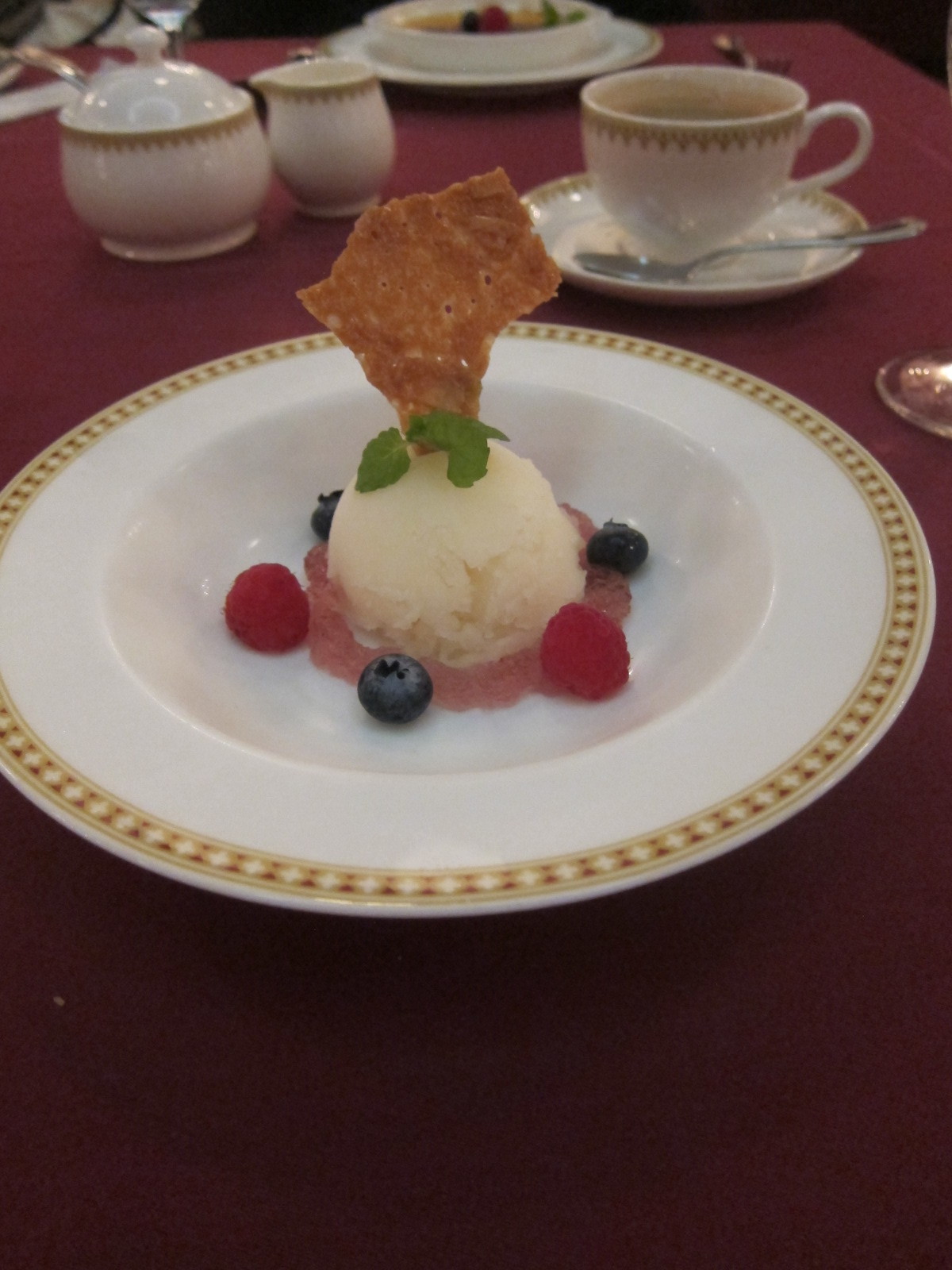 ディズニーシーのマゼランズで昼食 日本語学校 東京ひのき外語学院 ディズニーシーのマゼランズで昼食 日本語学校 東京ひのき外語学院
