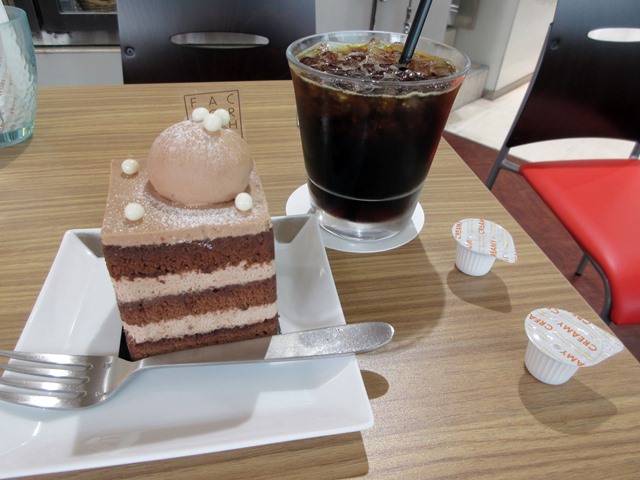 ファクトリーshin チョコケーキで一休み お散歩アルバム 春日和花粉日和 ファクトリーshin チョコケーキで一休み お散歩アルバム 春日和花粉日和