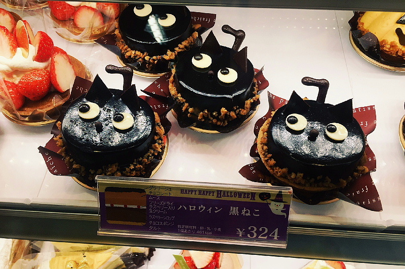 甘酸っぱい苺と濃厚チョコ＆カスタードが楽しめる、ハロウィン黒