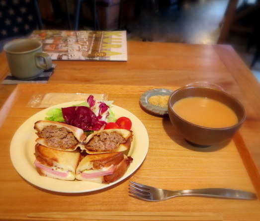 f0236260_03242699.jpg