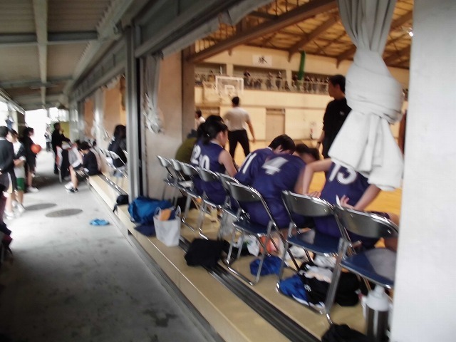 台風が近づく中、防災備品のチェック 吉原高校避難所運営委員会_f0141310_07344743.jpg