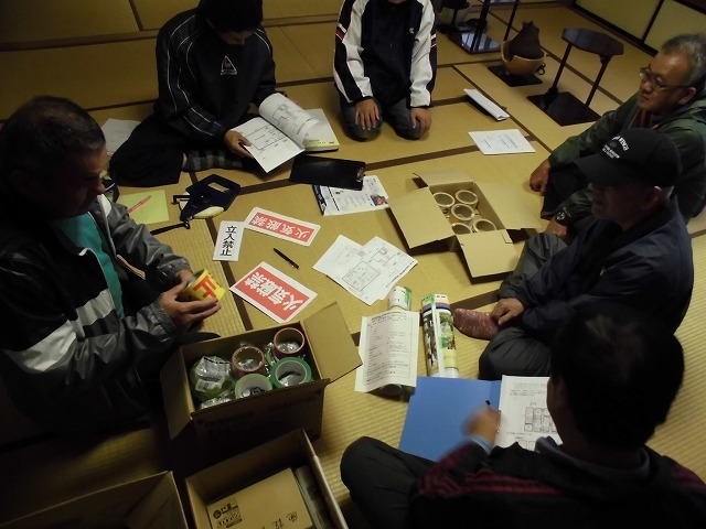 台風が近づく中、防災備品のチェック 吉原高校避難所運営委員会_f0141310_07351242.jpg
