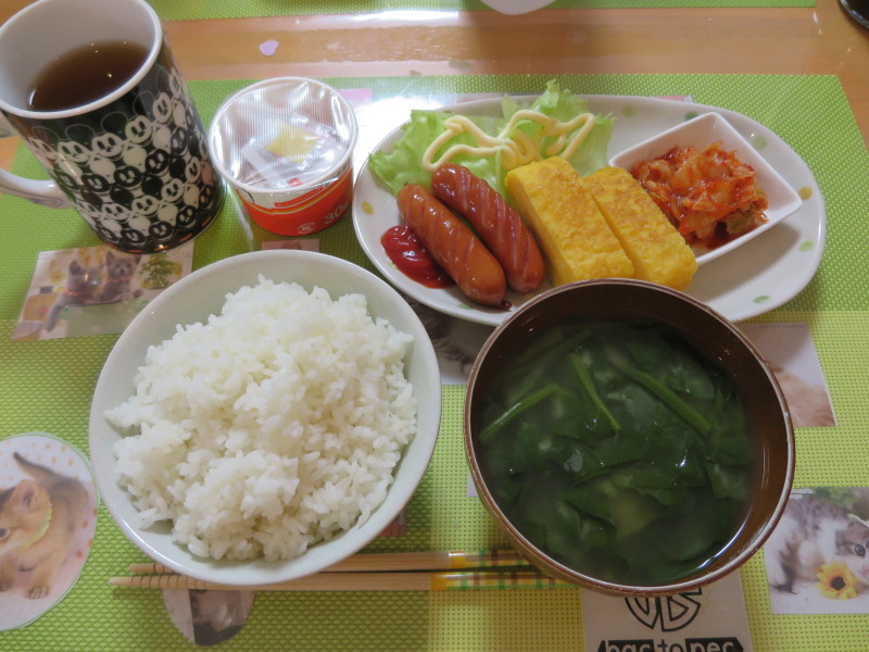 あじさい荘朝食 卵焼き 納豆 味噌汁 ウィンナー 今日の献立 あじさい荘朝食 卵焼き 納豆 味噌汁 ウィンナー 今日の献立