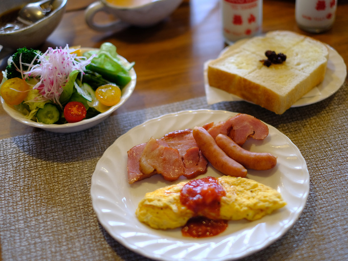 「朝アルニコ=高原のパン屋さん&福山牛乳、セラピーヨガ、たかちゃんファームのカレーランチ」_a0000029_9421380.jpg