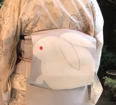 9周年・白大島+大羊居帯・小紋+三眠蚕帯・素敵な鼈甲簪_f0181251_17353374.jpg