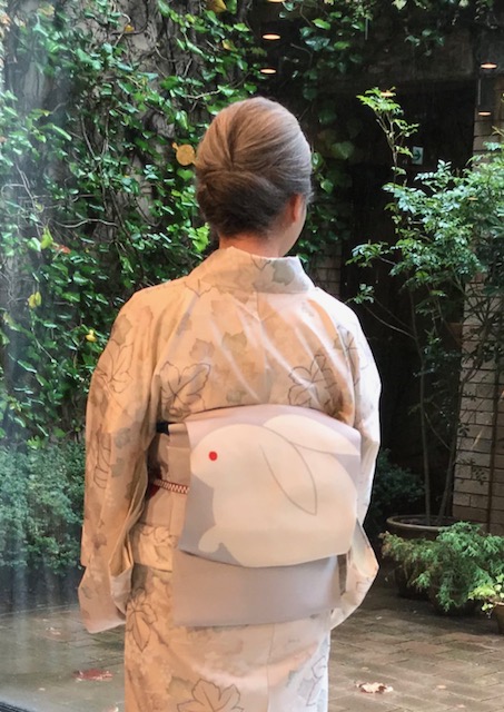 9周年・白大島+大羊居帯・小紋+三眠蚕帯・素敵な鼈甲簪_f0181251_17394988.jpg
