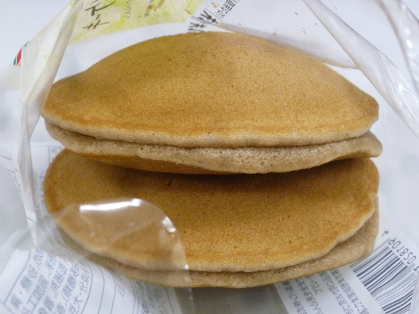 イタリア栗のパンケーキ マロンホイップクリーム入り。@セブンイレブン_c0152767_21395151.jpg