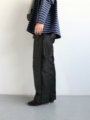 OUTIL PANTALON ALBI : 『Bumpkins putting on airs』 OUTIL PANTALON ALBI : 『Bumpkins putting on airs』