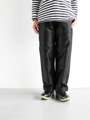 OUTIL PANTALON ALBI : 『Bumpkins putting on airs』 OUTIL PANTALON ALBI : 『Bumpkins putting on airs』
