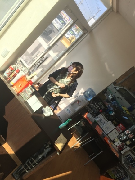 10月25日 水曜日のひとログ(。・Д・)ゞ タイヤ交換・組み換えもOK♬ご予約承ります!TOMMY_b0127002_20224589.jpg