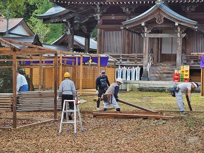 菊小屋の組み立て作業が終わりました_c0336902_15365328.jpg