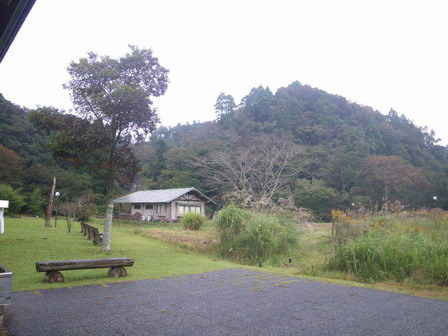 予報はずれの小雨 / 都会の小学校の来訪_a0123836_17031480.jpg