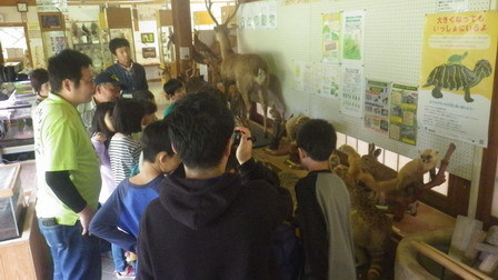 予報はずれの小雨 / 都会の小学校の来訪_a0123836_17035841.jpg