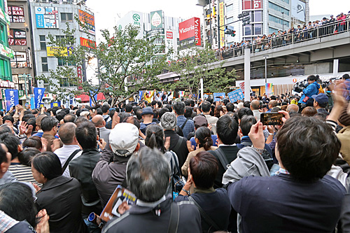 街頭プロレス　ゴジラ　衆院選5日目　新宿西口意思表示_a0188487_17223556.jpg