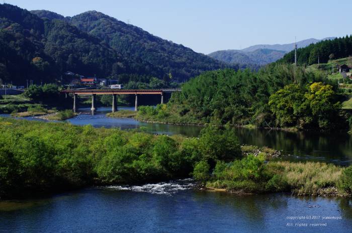 秋晴れの河原で_d0309612_23583795.jpg