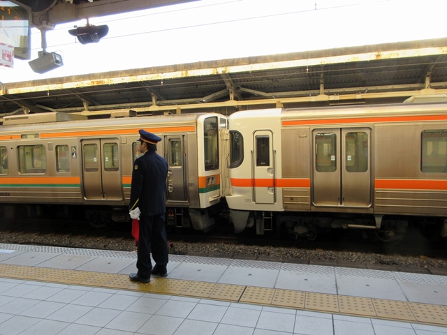 【ひかりで名古屋、東海道線に乗り換えて岐阜】_b0009849_18374271.jpg