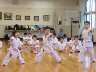 土曜日空手　宮の沢教室･八軒教室　新しい仲間！_c0118332_22353028.jpg