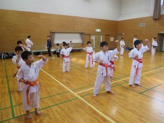 日曜空手 新琴似・新川教室 親子空手!_c0118332_15091210.jpg