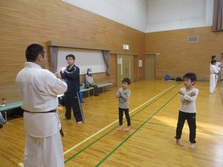 日曜空手 新琴似・新川教室 親子空手!_c0118332_15091845.jpg