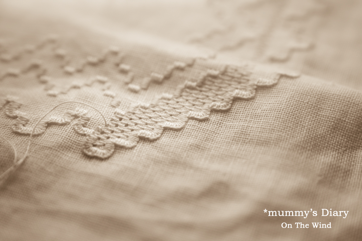 ハーダンガー刺繍_a0371250_22170988.jpg