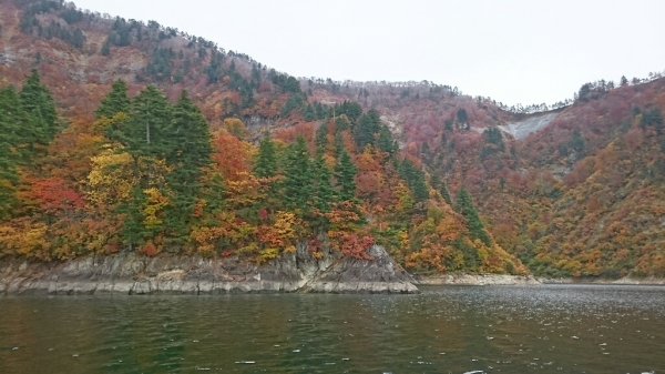 奥只見湖の紅葉_f0110488_05565722.jpg