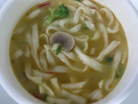 10/29夜勤飯 日清のどん兵衛グリーンカレーうどん_b0042308_01444484.jpg