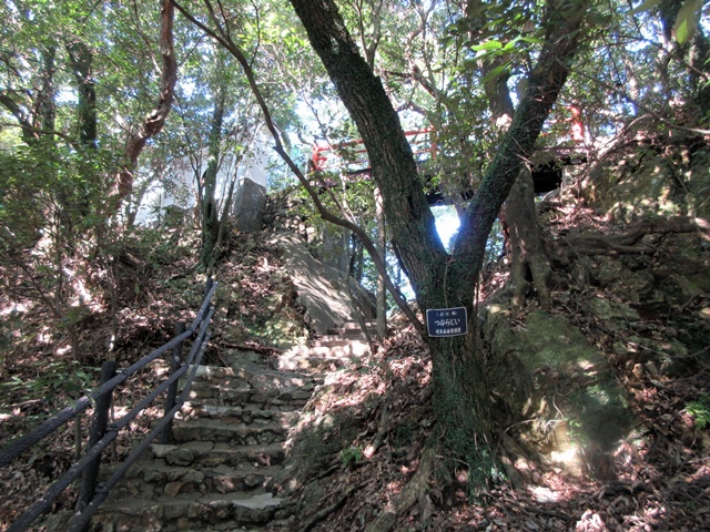 【岐阜城】ロープウェイから岐阜城までの道のり_b0009849_2256720.jpg