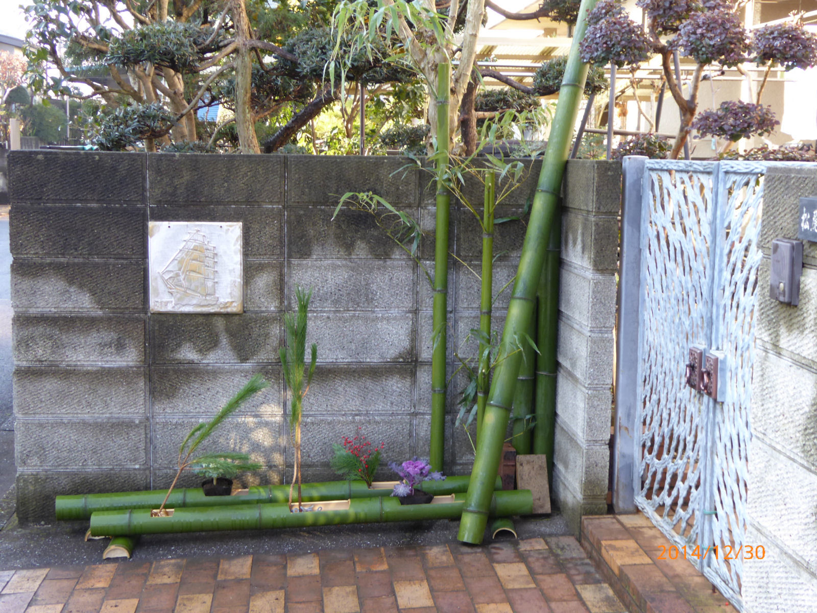 正月の門飾り 青竹と生花 2015年 2017年正月 四季の花を楽しむ