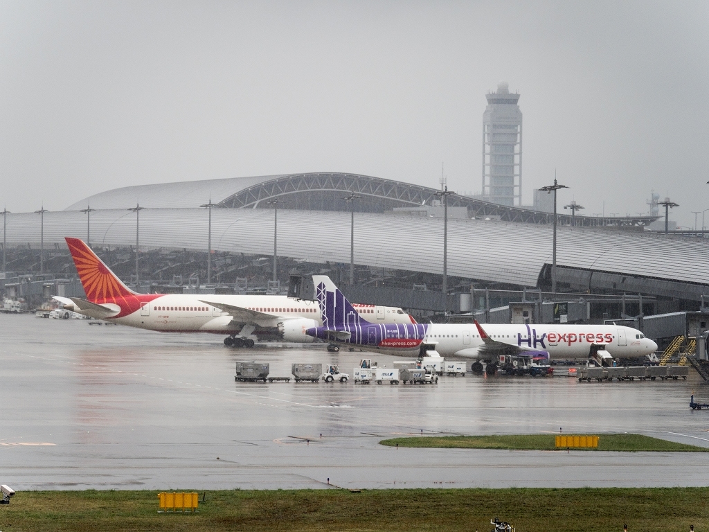 雨の関西国際空港_d0192516_11113412.jpg