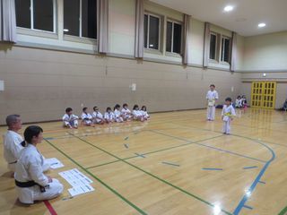 火曜日空手　西町教室　秋期昇級審査会最終日です！_c0118332_22522379.jpg