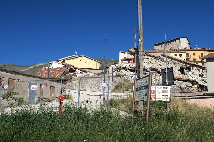 震度M6.5 大地震から1年後のノルチャ、イタリア ウンブリア_f0234936_7271254.jpg