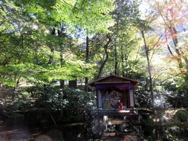 【菊人形・菊花展開催中の岐阜公園を散策する】_b0009849_10113929.jpg