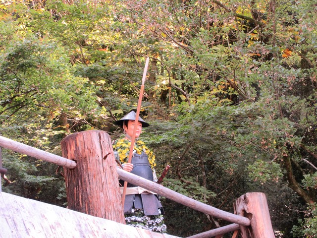 【菊人形・菊花展開催中の岐阜公園を散策する】_b0009849_10191345.jpg