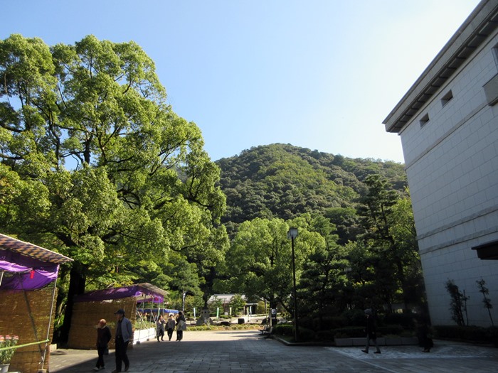 【菊人形・菊花展開催中の岐阜公園を散策する】_b0009849_10294191.jpg