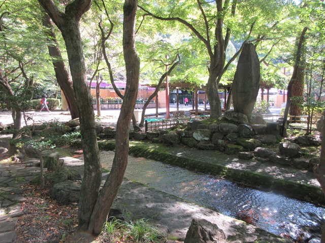 【菊人形・菊花展開催中の岐阜公園を散策する】_b0009849_1030218.jpg