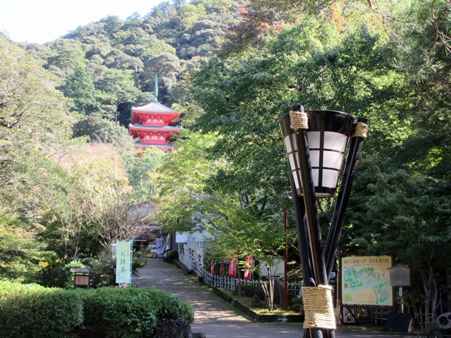 【菊人形・菊花展開催中の岐阜公園を散策する】_b0009849_10302993.jpg