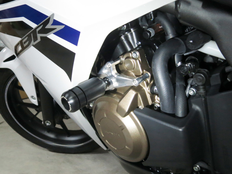 Honda Cbr400r 17 白 納車されました エンジンスライダー リアフェンダー等の取り付け Viewfinder