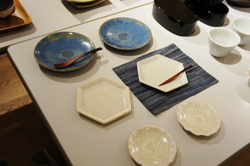 お菓子の似合う器展 明日は初日_b0353974_23440092.jpg