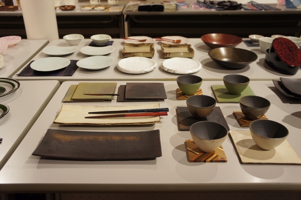 お菓子の似合う器展 明日は初日_b0353974_23440509.jpg