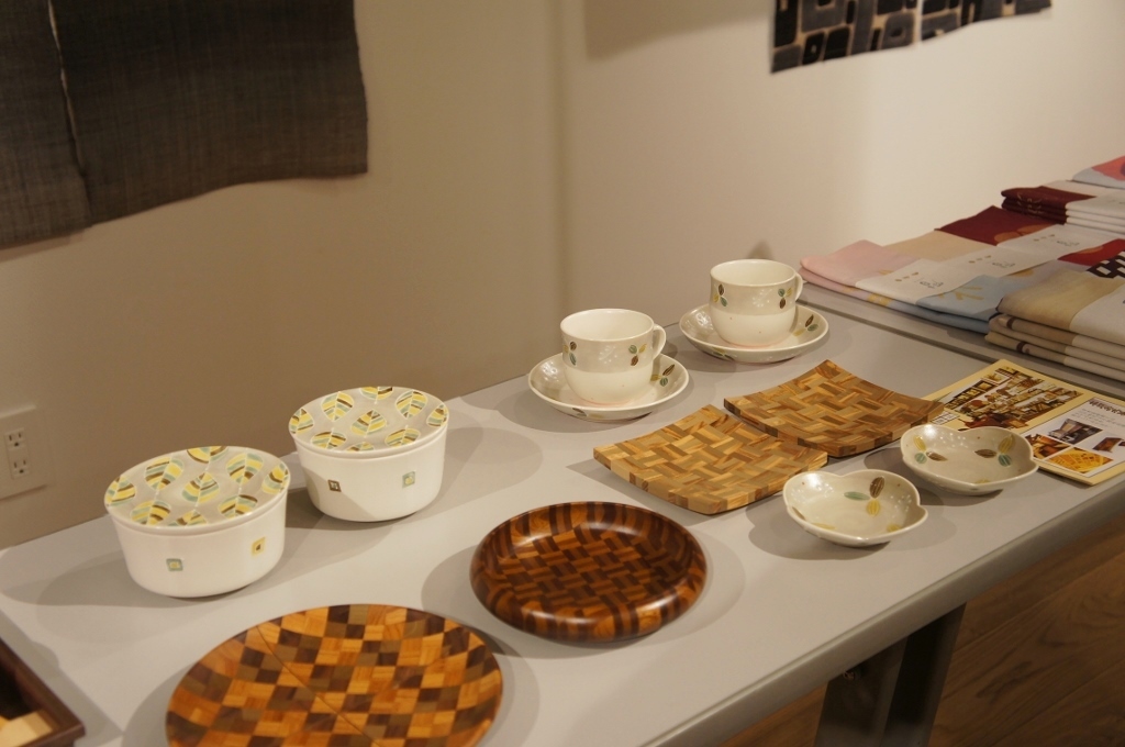 お菓子の似合う器展 明日は初日_b0353974_23442225.jpg
