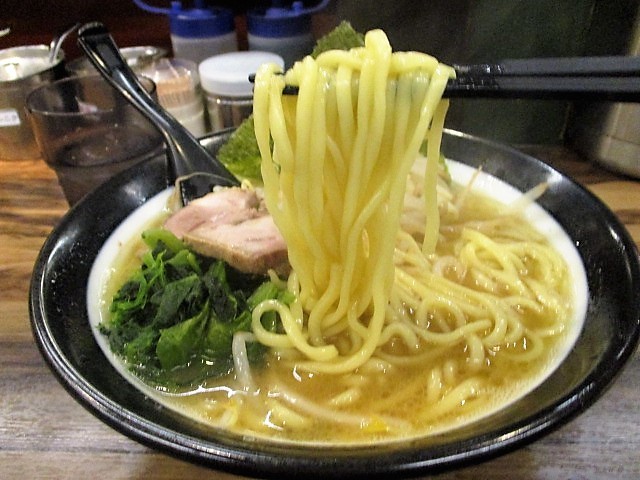 誠屋 八幡山店 で太麺 もやし ８１ 冒険家ズリサン
