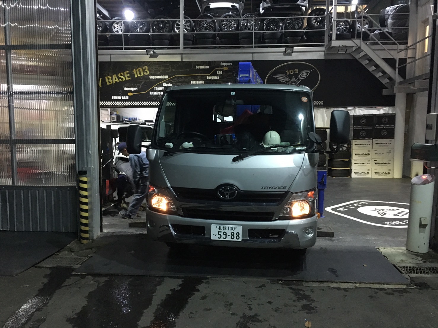 11月3日(金)トミーベース カスタムブログ☆ベンツS550陸送引き取り☆_b0127002_01054708.jpg