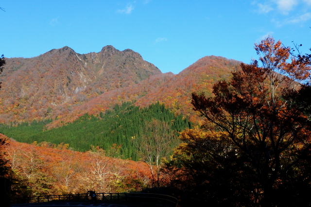 紅葉フォトソロツー（２）　大山の紅葉_f0368610_21080336.jpg