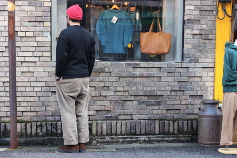 英国伝統ニットメーカー「GUERNSEY WOOLLENS」に別注!_f0191324_08240560.jpg
