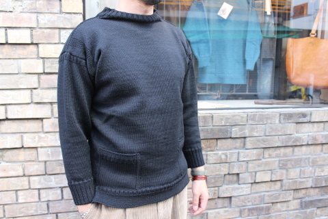英国伝統ニットメーカー「GUERNSEY WOOLLENS」に別注!_f0191324_08242341.jpg