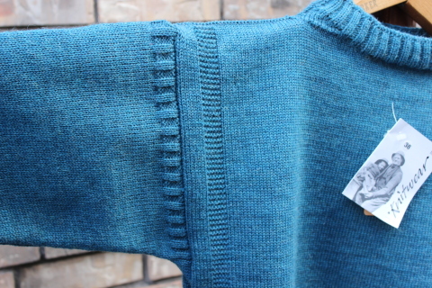 英国伝統ニットメーカー「GUERNSEY WOOLLENS」に別注!_f0191324_08271579.jpg