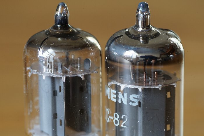テレフンケン ECC83 / 12AX7 真空管 2本セット 真空管ECC83 Telefunkenダイヤマーク2個 セット 真空管ECC83