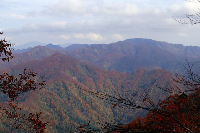 紅葉の胎蔵山と土湯山_e0137200_10424569.jpg